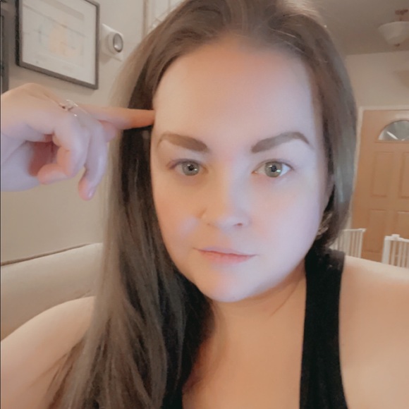 Meet your Posher, Caitlin - Picture 1 of 1